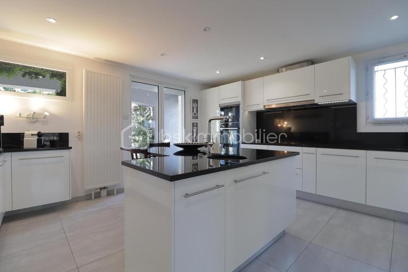 Villa - 202 m² - 10 pièces