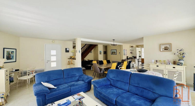 Maison traditionnelle - 274 m² - 11 pièces