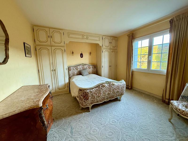 Maison - 180 m² - 8 pièces