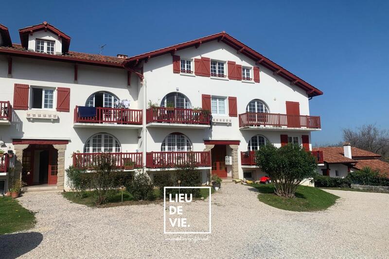 Appartement ancien - 69 m² - 3 pièces