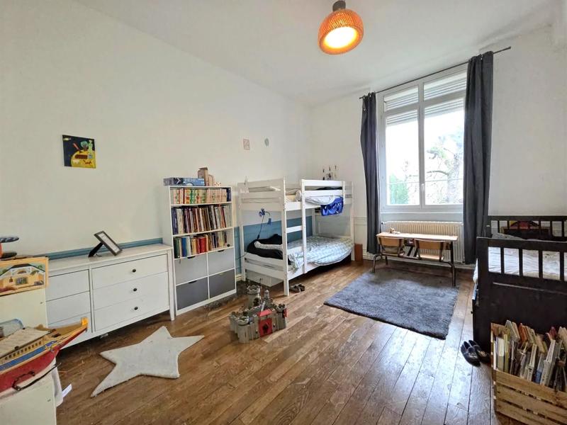 Appartement - 165 m² - 6 pièces