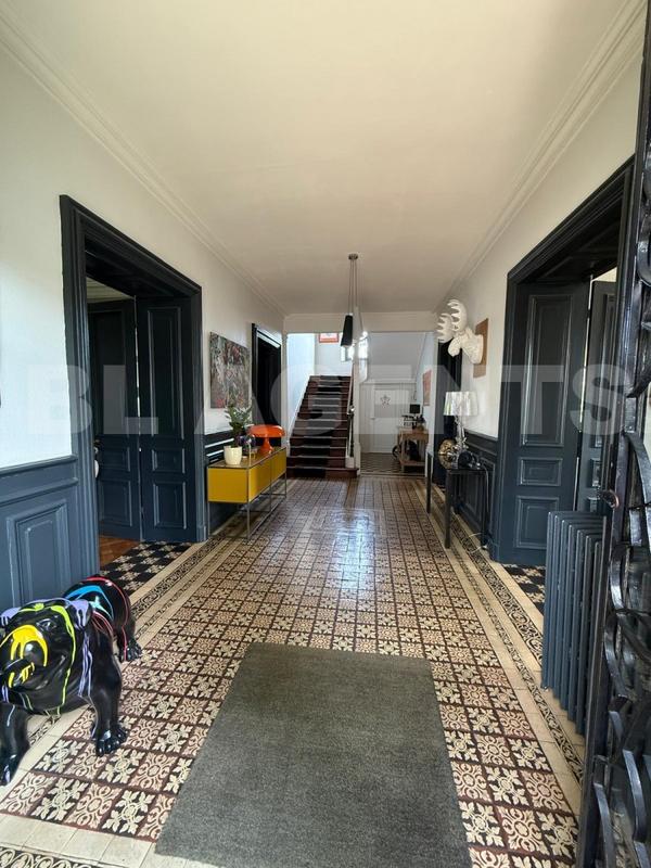 Demeure - 390 m² - 5 pièces