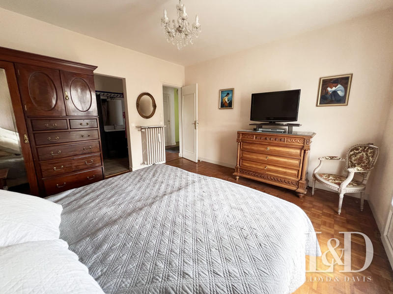 Maison - 240 m² - 10 pièces