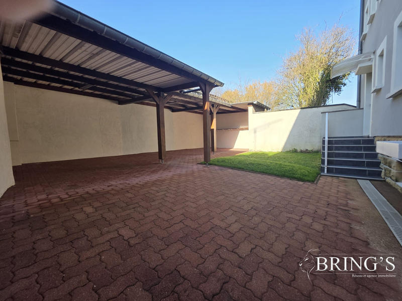 Maison - 221 m² - 8 pièces