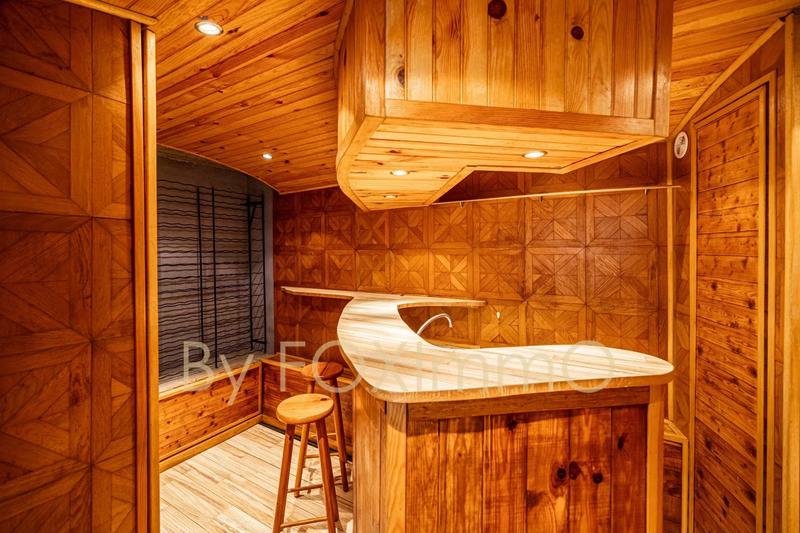 Maison - 240 m² - 8 pièces