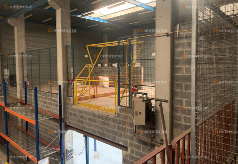 Local d'activité / Entrepôt - 1 227 m²