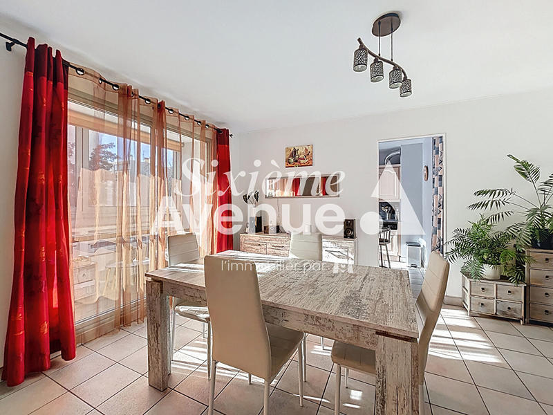 Appartement - 80 m² - 4 pièces