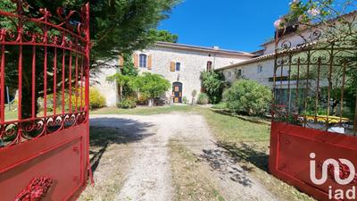 Maison - 361 m² - 12 pièces