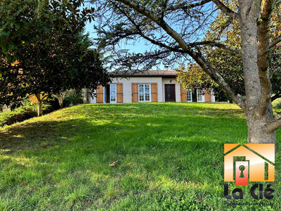 Maison traditionnelle - 137 m² - 5 pièces