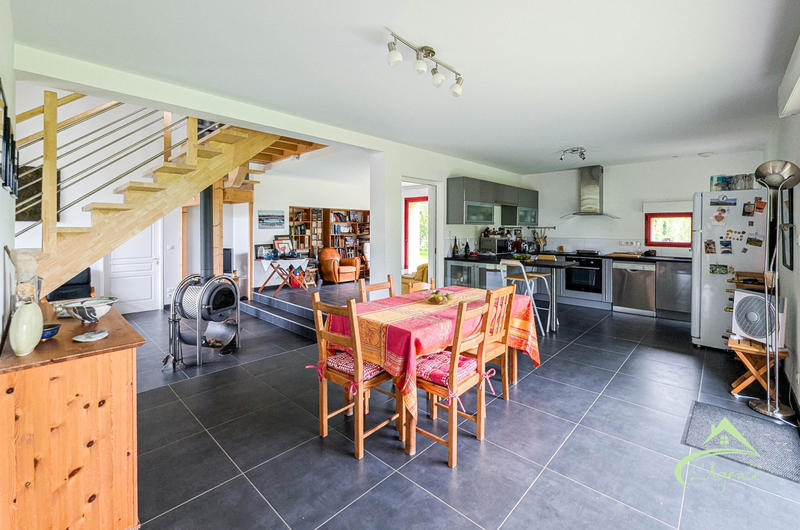 Maison - 261 m² - 8 pièces