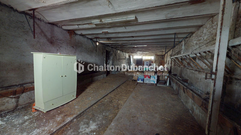 Grange - 300 m² - 1 pièce
