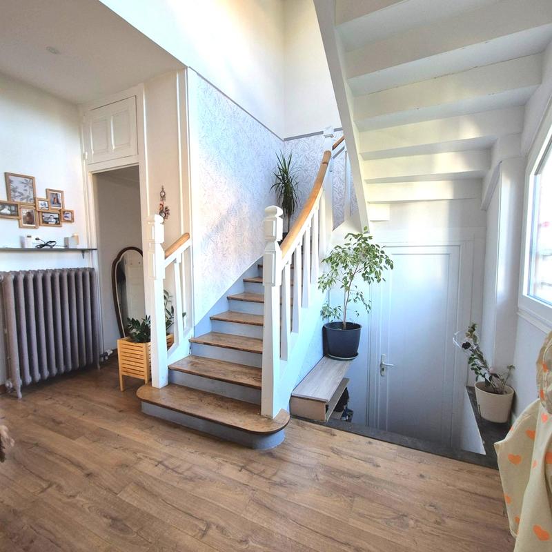 Maison - 220 m² - 9 pièces