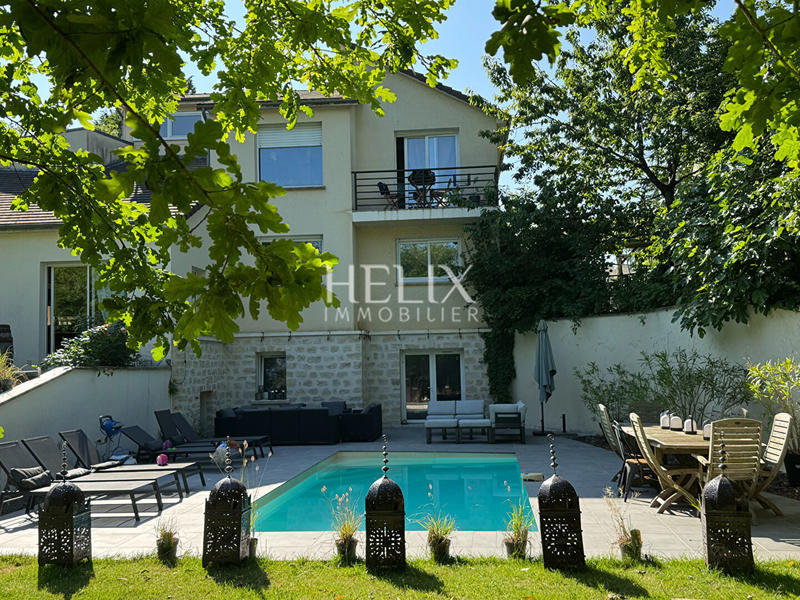 Maison - 350 m² - 8 pièces