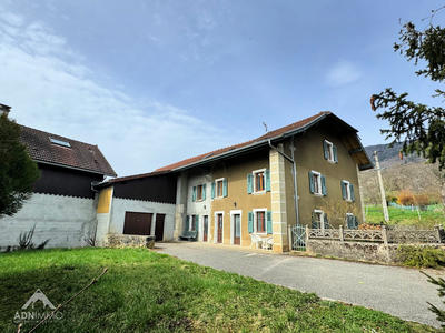Maison - 223 m² - 7 pièces