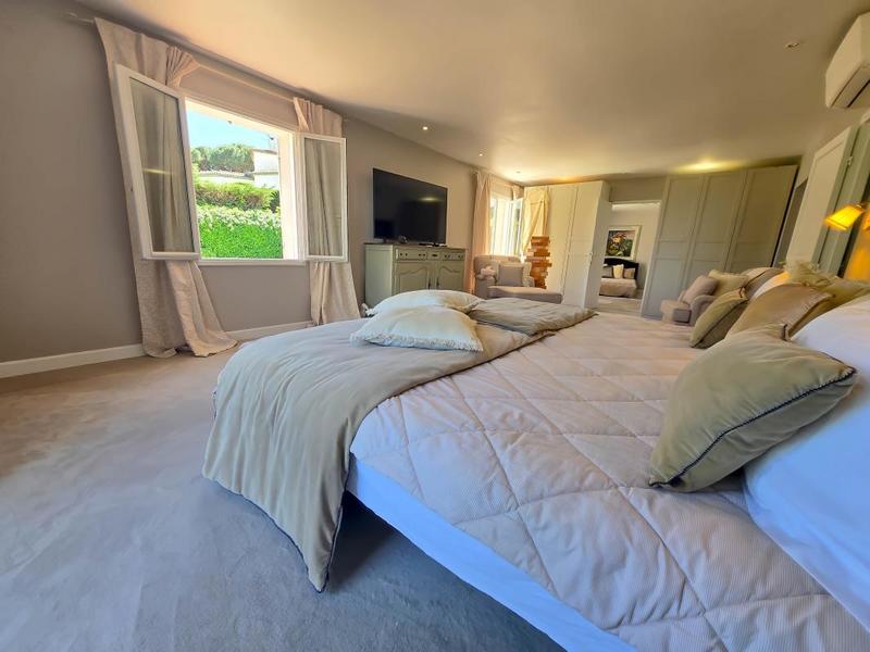 Villa - 329 m² - 6 pièces