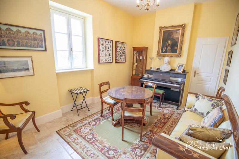 Maison - 724 m² - 18 pièces