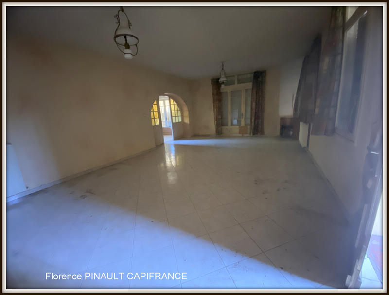 Maison - 218 m² - 10 pièces