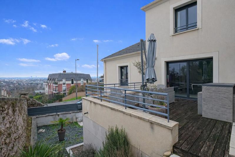 Pavillon - 235 m² - 7 pièces