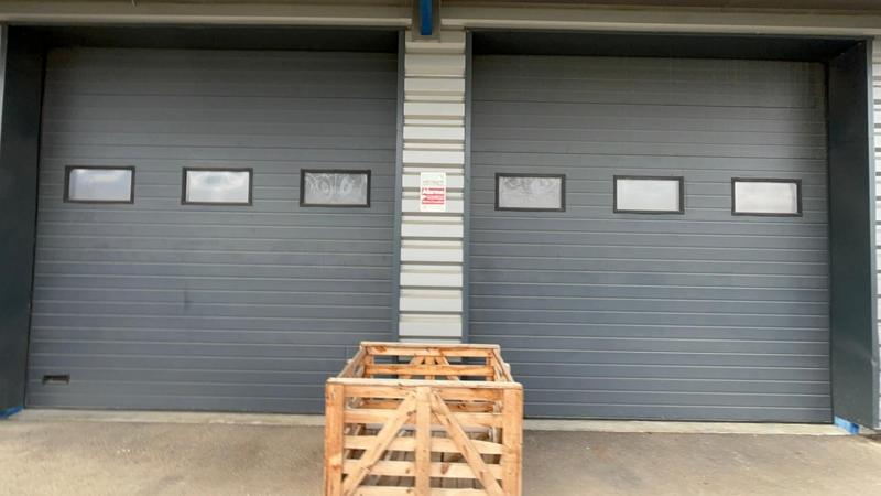 Local commercial - 1 083 m² - 8 pièces