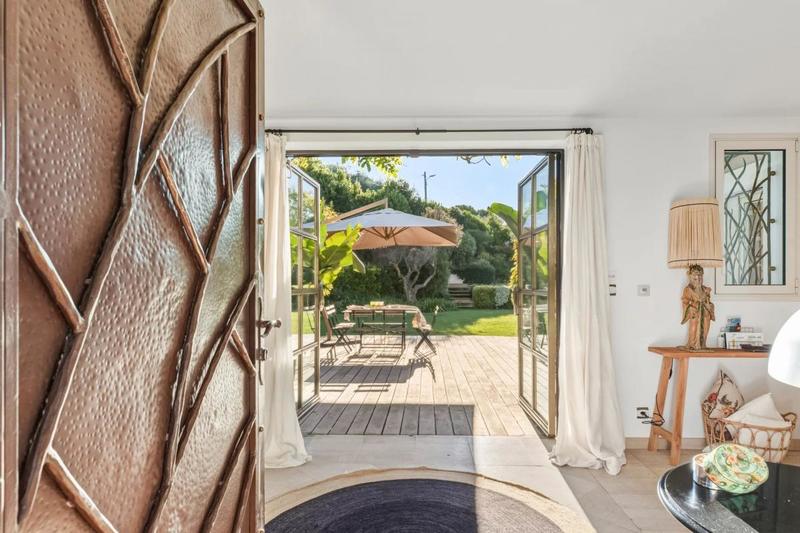 Villa - 277 m² - 9 pièces