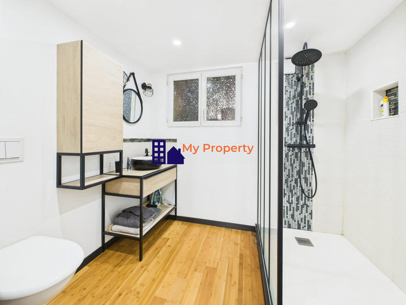 Maison - 147 m² - 10 pièces