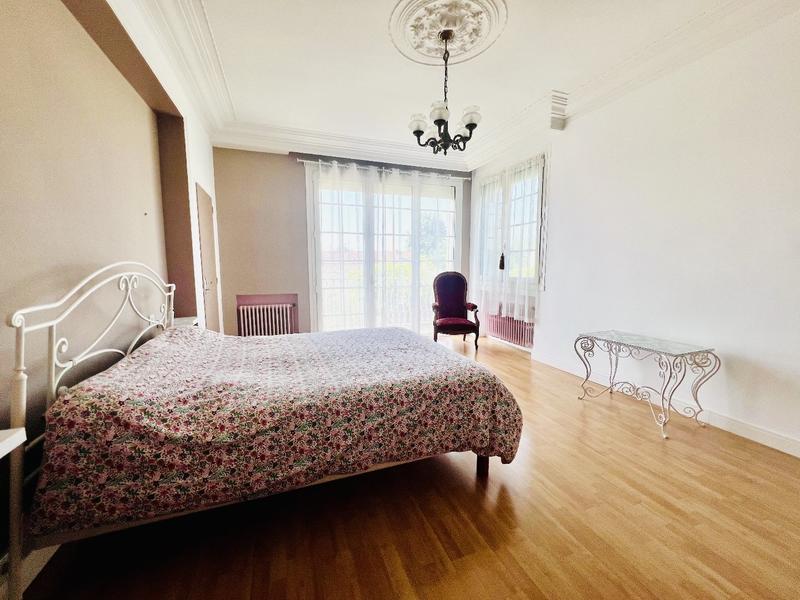 Maison - 210 m² - 8 pièces