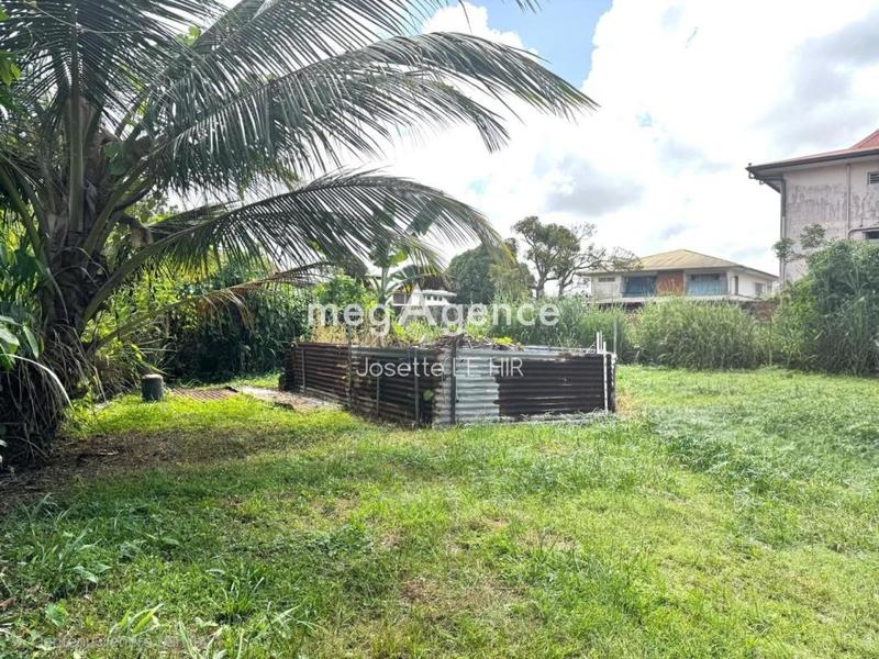 Terrain constructible - 1 977 m²