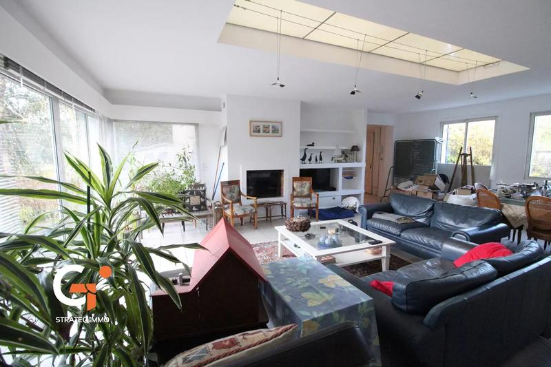 Maison - 180 m² - 7 pièces