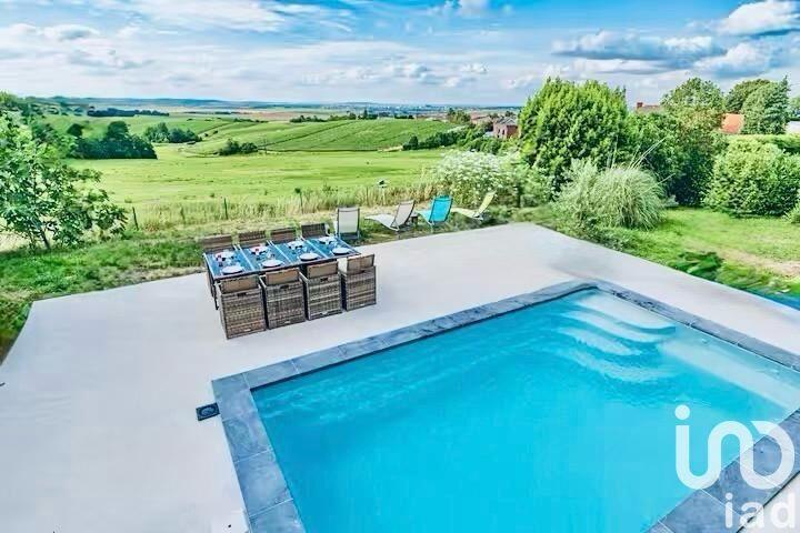 Maison - 220 m² - 10 pièces