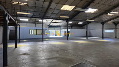 Local commercial - 1 272 m²