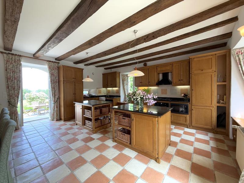 Maison - 243 m² - 6 pièces