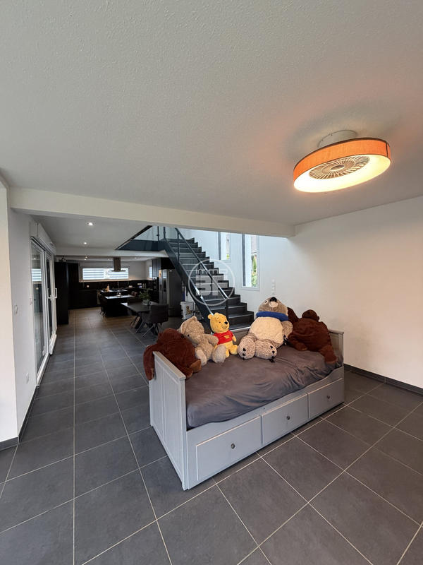 Maison - 250 m² - 7 pièces