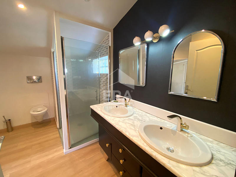 Maison - 136 m² - 6 pièces