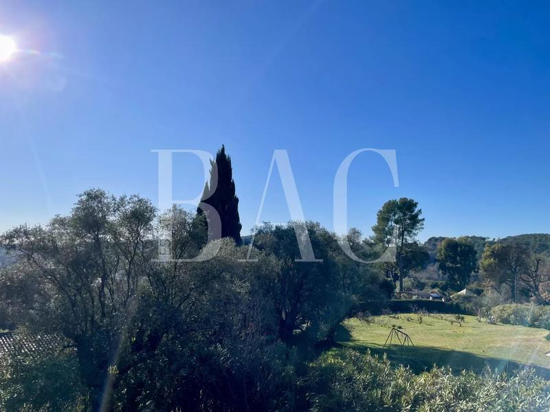 Villa - 250 m² - 8 pièces