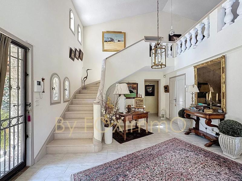 Villa - 372 m² - 9 pièces