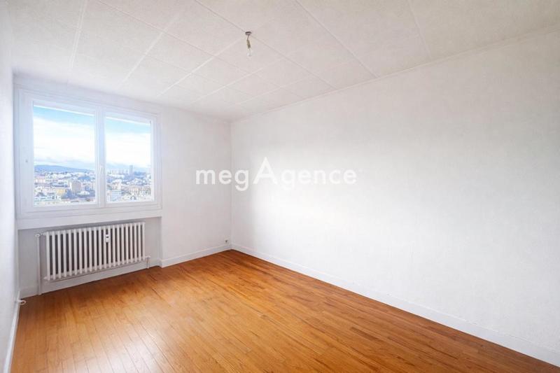 Appartement - 82 m² - 3 pièces