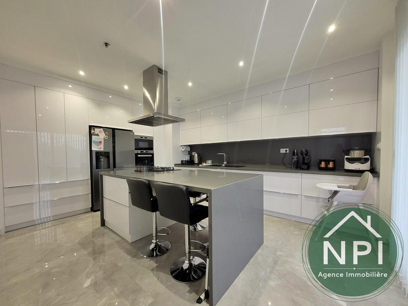 Maison contemporaine - 248 m² - 7 pièces