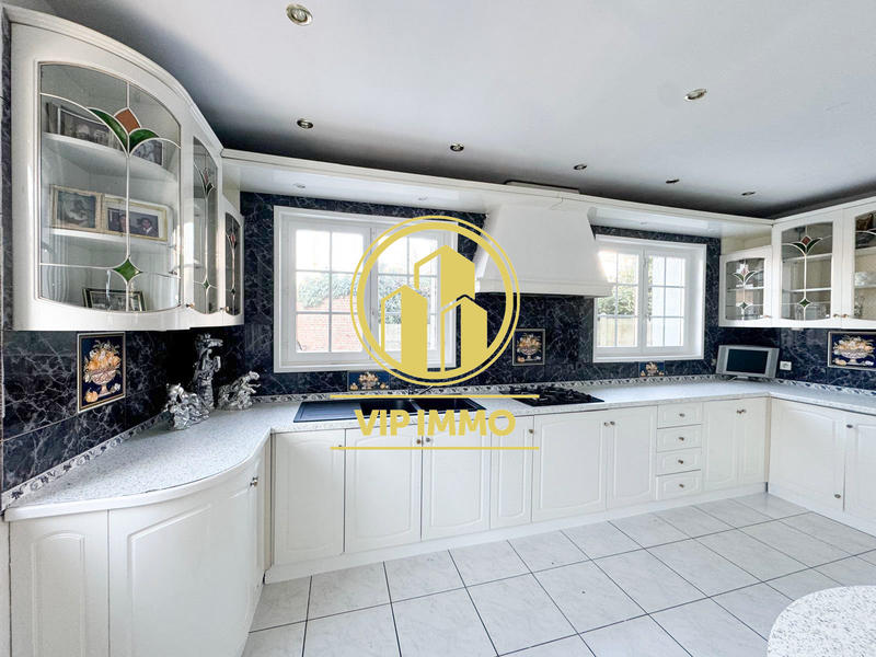 Maison - 203 m² - 5 pièces