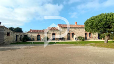 Maison - 180 m² - 8 pièces