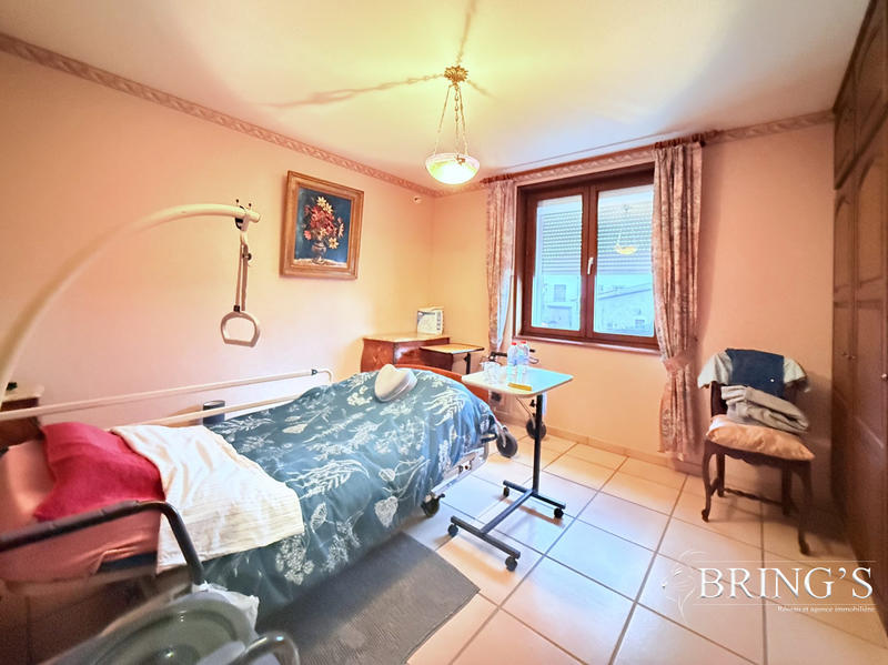 Maison - 250 m² - 8 pièces