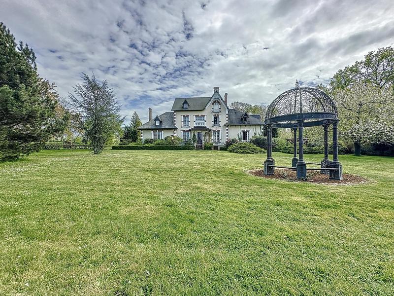 Propriété - 481 m² - 12 pièces