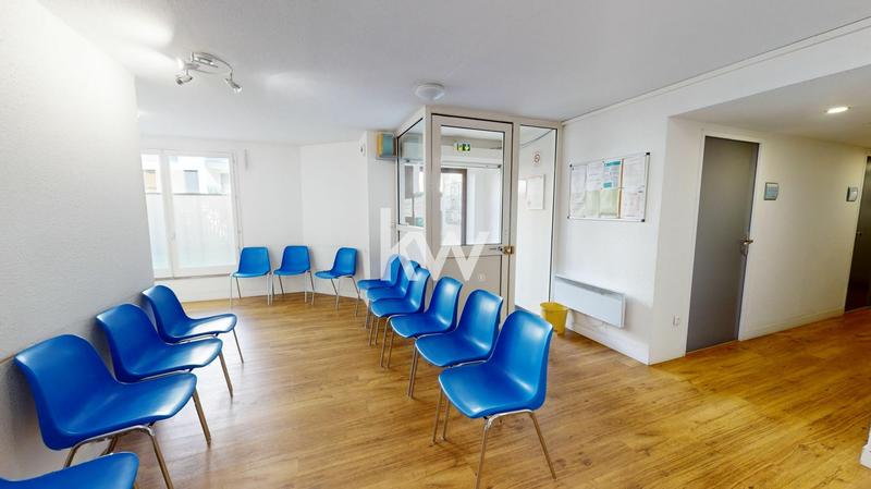 Local commercial - 180 m² - 10 pièces