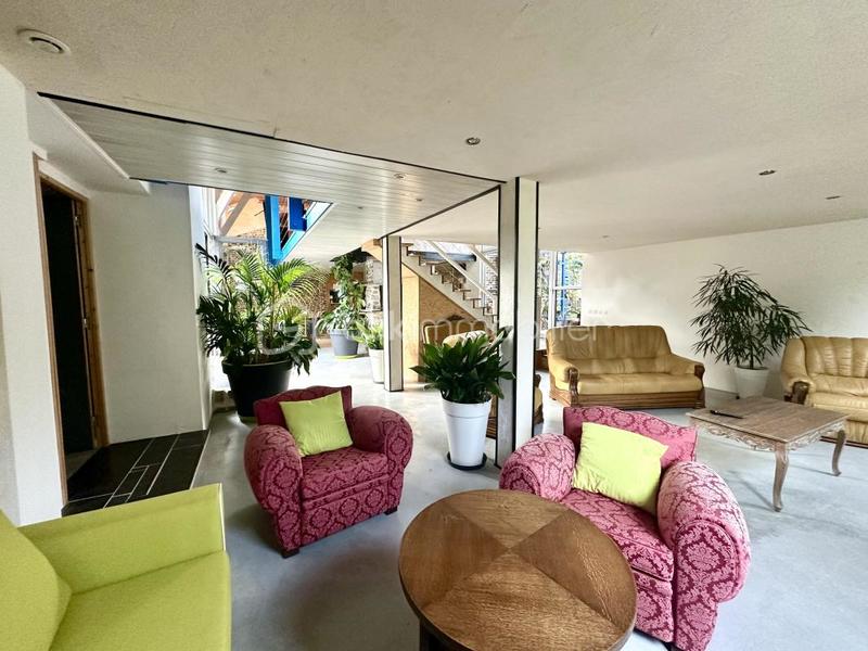 Maison - 340 m² - 8 pièces