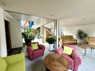 Maison - 340 m² - 8 pièces