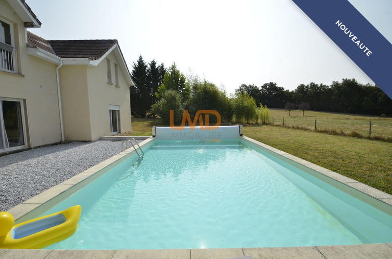 Propriété - 215 m² - 11 pièces