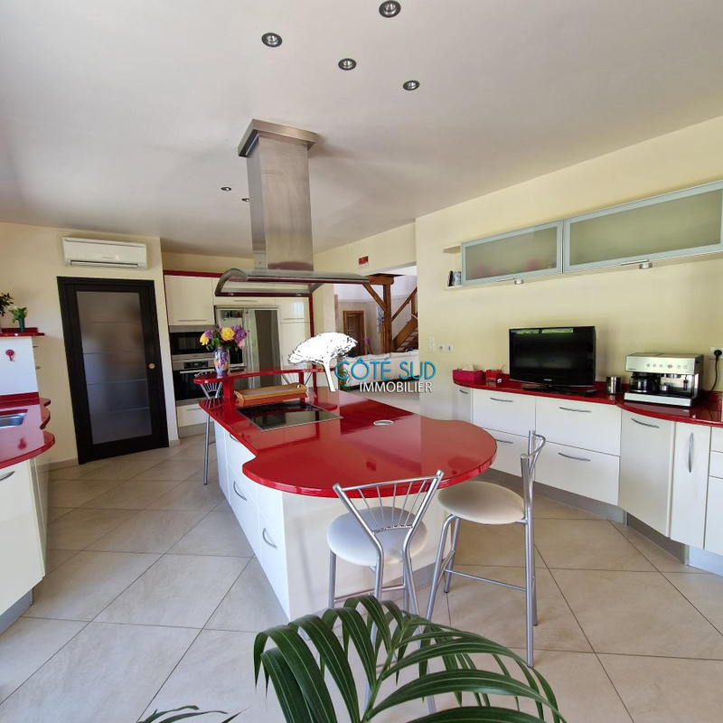 Maison - 220 m² - 9 pièces