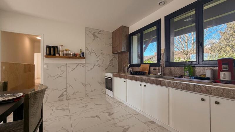 Maison - 193 m² - 9 pièces