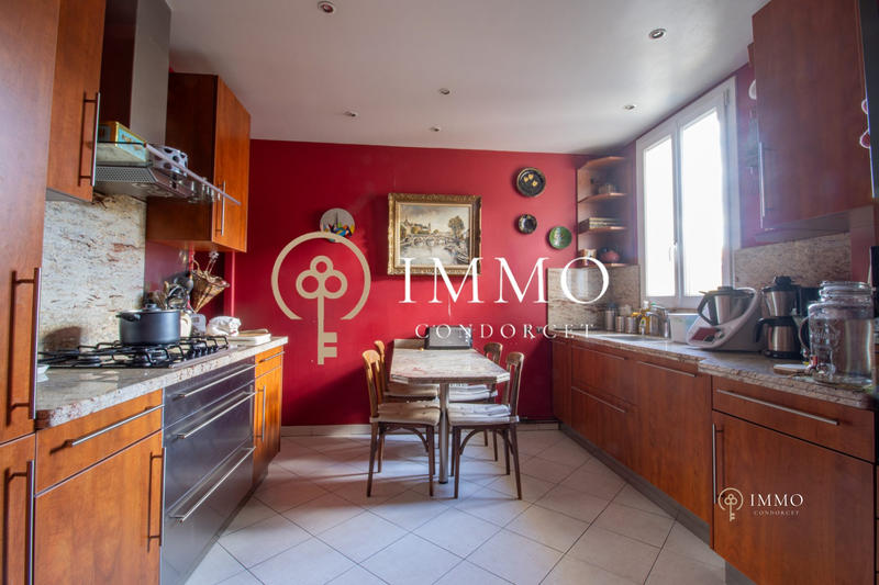 Maison - 196 m² - 8 pièces