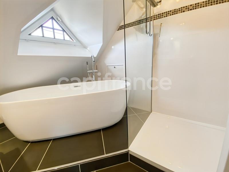 Maison - 171 m² - 8 pièces