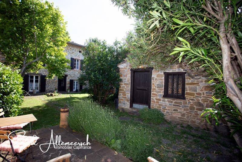 Maison - 227 m² - 7 pièces